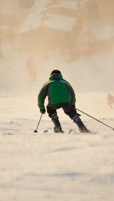 Лыжник на спуске