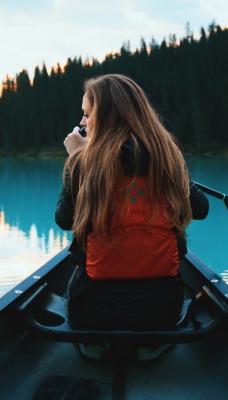 лодка отдых озеро девушка