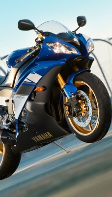 мотоцикл Yamaha стоянка