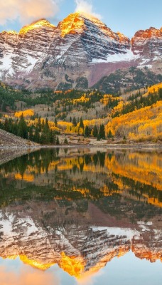 осень озеро горное горы водоем желтые листья