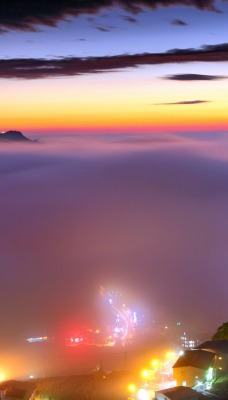 Туман над городскими огнями