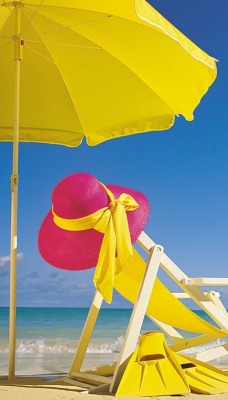 Желтый зонтик, шезлонг, море