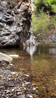 каменистый водопад