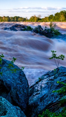 Бурная река горная камни