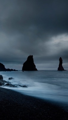 Скала сумерки море камни