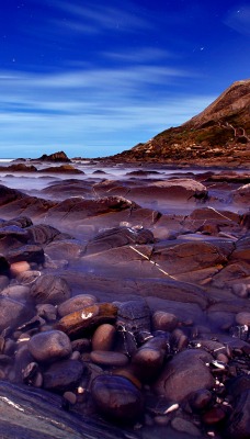 Камни вода море гора небо