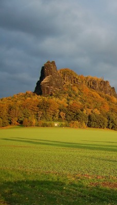 природа трава поле скалы деревья небо nature grass field rock trees the sky