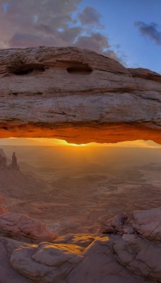 природа скалы Mesa Arch национальный парк США