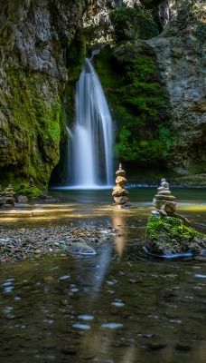 водопад камни