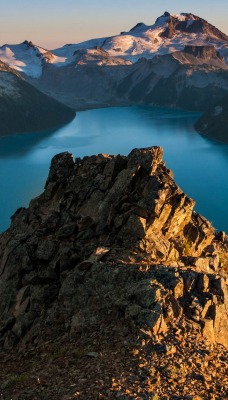 горы скалы озеро