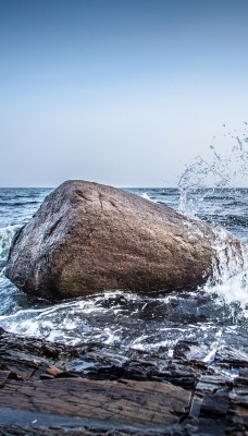 камни скалы море небо