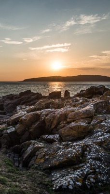 скалы небо закат море