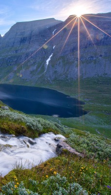 горы река озеро солнце лучи