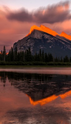 закат озеро гора отражение