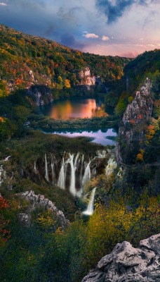 водопады река озеро скалы