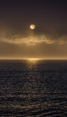 закат море луна