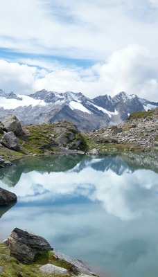 озеро горное озеро горы облака камни отражение