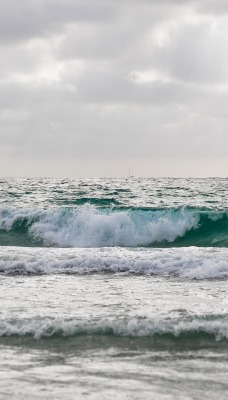 волны море прибой горизонт пасмурно