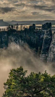 скалы туман над облаками