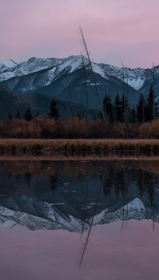 горы на закате отражение водоем
