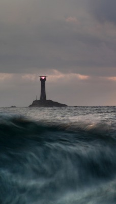 маяк волна море