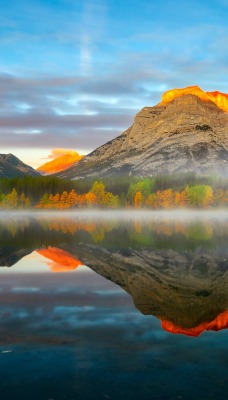 горы озеро отражение осень