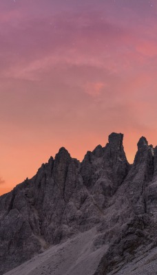 скалы горы на закате вершины