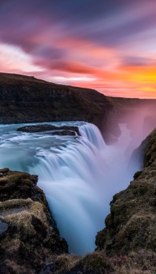 водопад на закате река ущелье