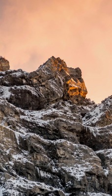 горы скалы заснеженные камни