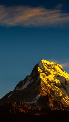 горы вершины на закате заснеженные