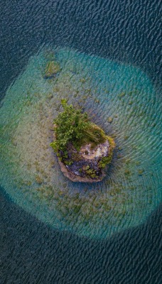 остров водоем вид сверху