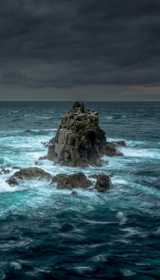 море скала пасмурность