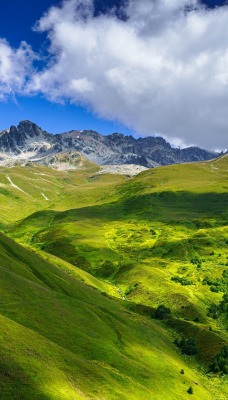 склон горы зелень облака