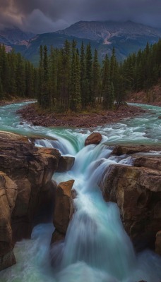 водопад река горная лес камни