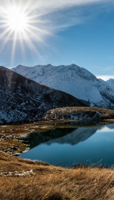 озеро горы вершины снег солнце