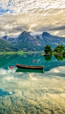 озеро лодка норвегия горы отражение штиль