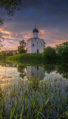 церковь озеро водоем рассвет трава