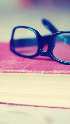 книга с очками
