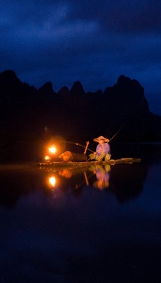 рыбак ночь плот водоем
