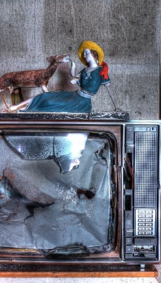 телевизор разбитый старость