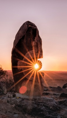 камень лучи солнце пустыня горизонт закат