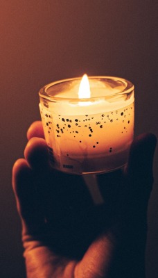 свеча рука