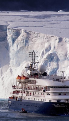 айсберг антарктида корабль