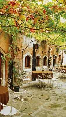 Dining Alfresco, Venice, Italy