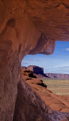 Navajo Pottery Arch, Monument Valley, Utah