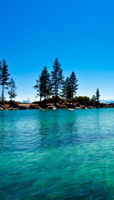 Голубое озеро в Калифорнии