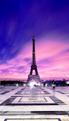 Эйфелевая башня в розовом закате