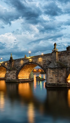 огни Прага отражение мост Чехия река