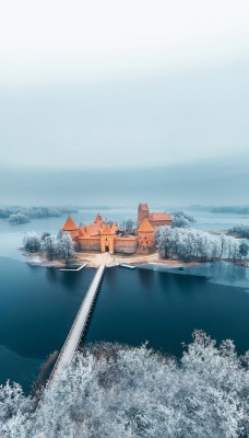 замок тракайский литва мост озеро зима