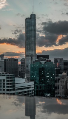 небоскребы мегаполис небо облака отражение